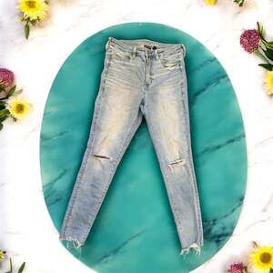 AE Next Level  High-Waisted Ripped Jegging